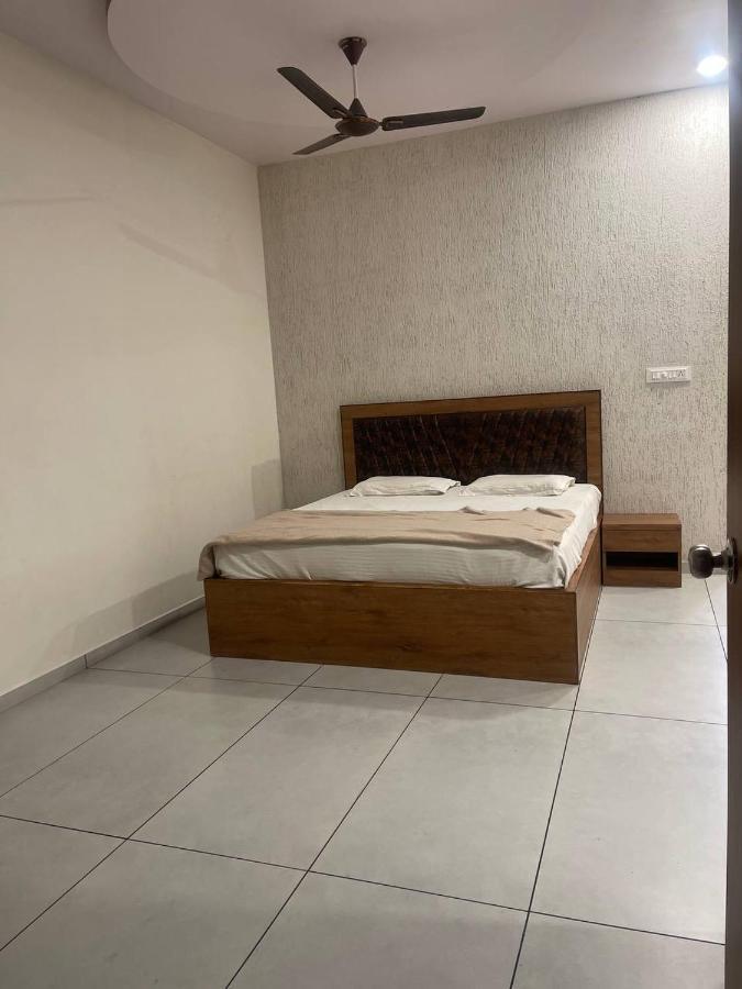 Hotel Nilkanth Navsari Exterior foto